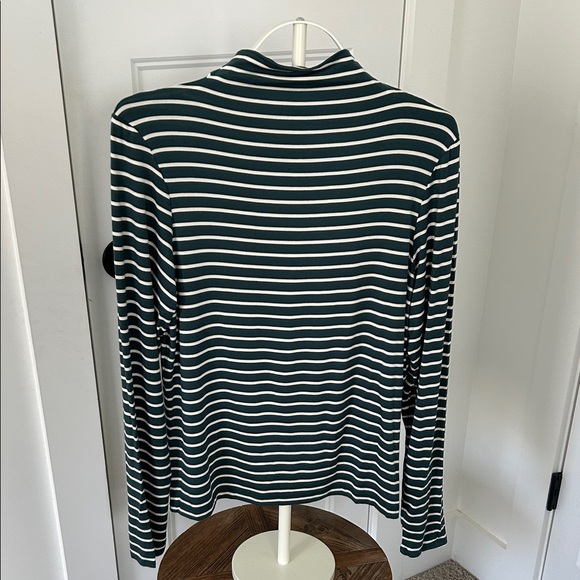 Tahari Tops - NWOT Tahari Green/White Striped Long Sleeve Mock Neck Top